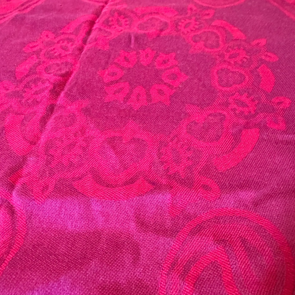 Pink scarf - Picture 3 of 4